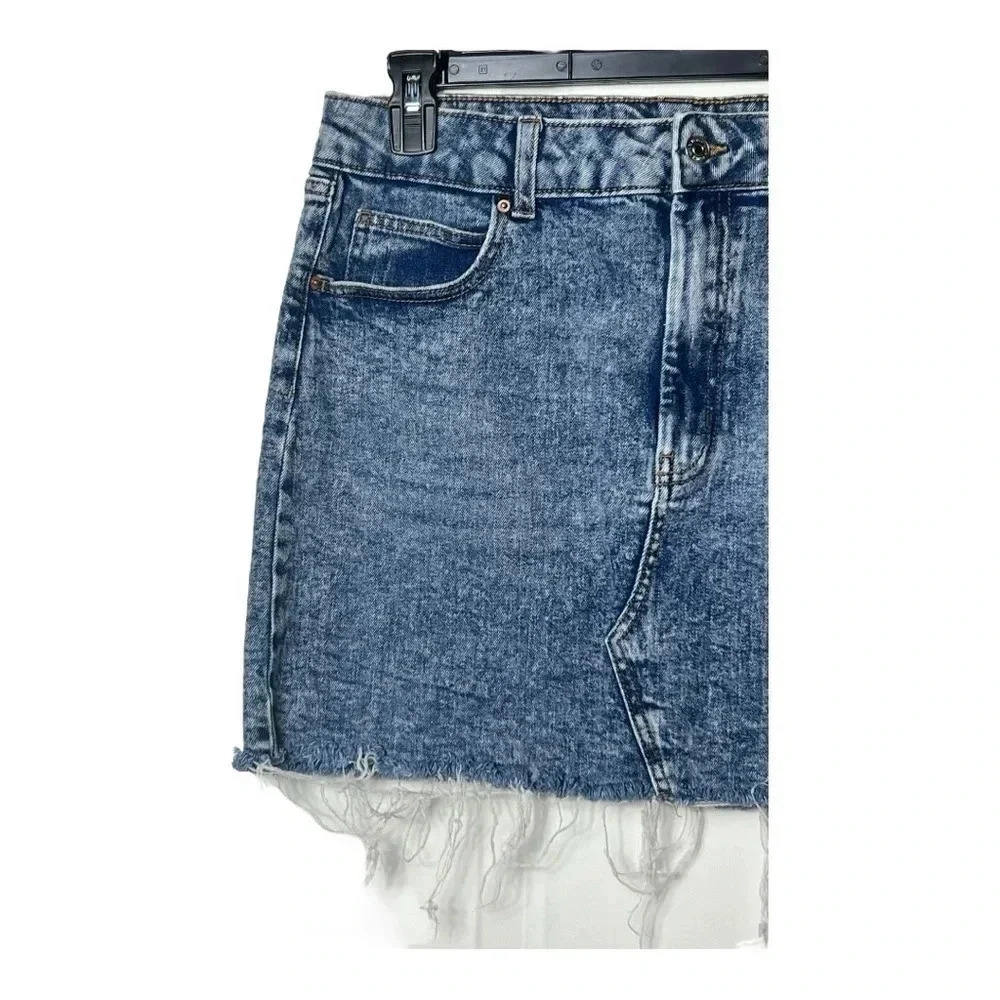 1560. WILD FABLE DENIM MINI LENGTH SKIRT CUTOFF FRAYED HEM SIZE 14 MEDIUM WASH‎ - Picture 3 of 7